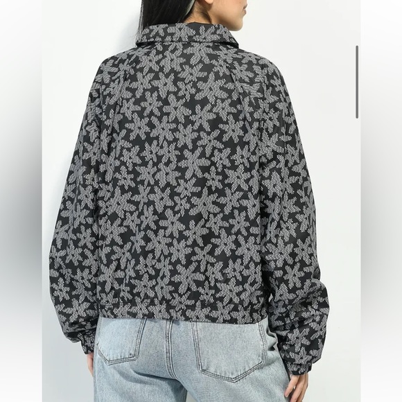 Nike Sportswear AOP Sport Daisy Black Jacket - Picture 2 of 6